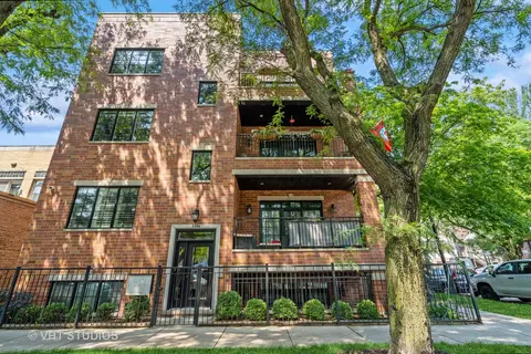 3356 N Marshfield Ave #4, Chicago, IL 60657