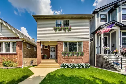 2536 W Berteau Ave, Chicago, IL 60618