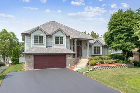 9712 Shore Dr, Machesney Park, IL 61115