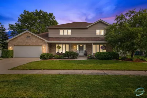 9121 Yorktown Dr, Orland Park, IL 60462