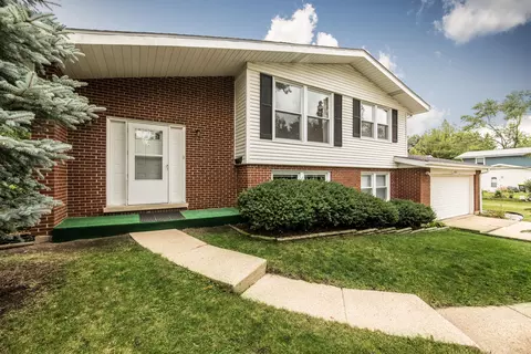 4500 Linden Ln, Rolling Meadows, IL 60008