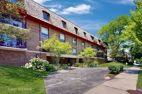 134 Green Bay Rd #109, Winnetka, IL 60093