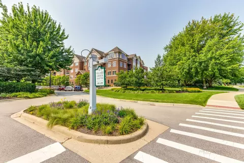 400 Village Green Pkwy #106, Lincolnshire, IL 60069