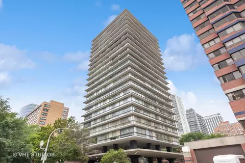 320 W Oakdale Ave #403, Chicago, IL 60657