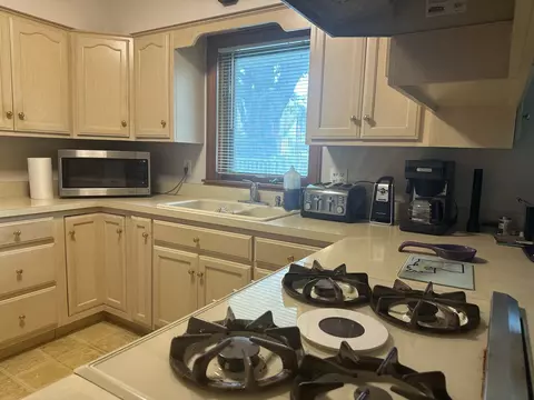 1105 Maple Ct, Lockport, IL 60441 photo 2