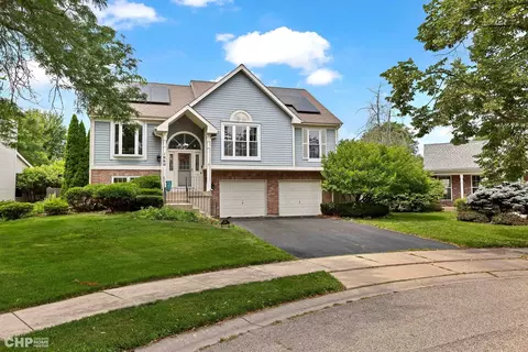 1060 Bradford Ct, Elgin, IL 60120