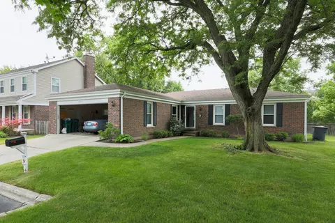 2845 Farmington Rd, Northbrook, IL 60062