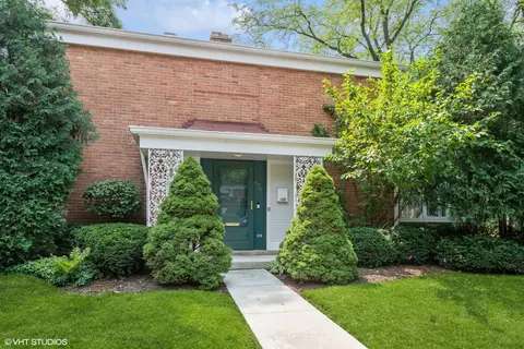 670 Carriage Hill Dr, Glenview, IL 60025