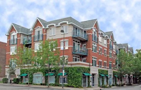 812 Oak St #201, Winnetka, IL 60093
