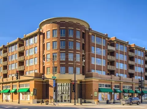 6000 N Cicero Ave #409, Chicago, IL 60646