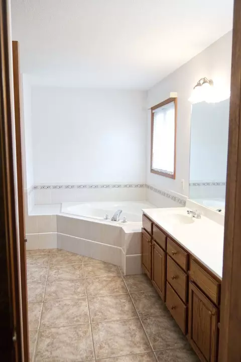 8 Valley Brook Ct, Bloomington, IL 61704 photo 36