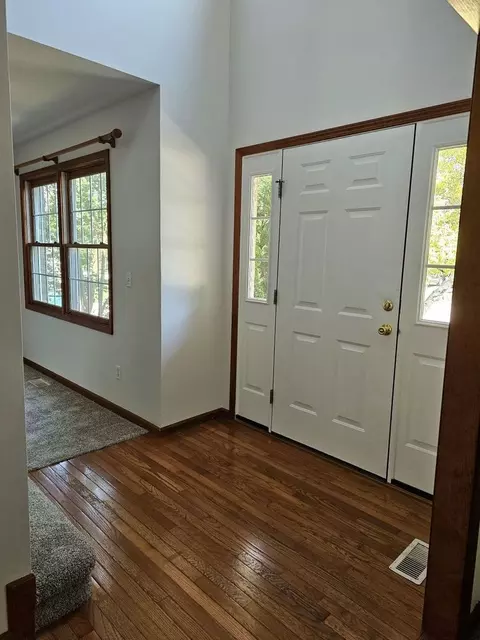 8 Valley Brook Ct, Bloomington, IL 61704 photo 3