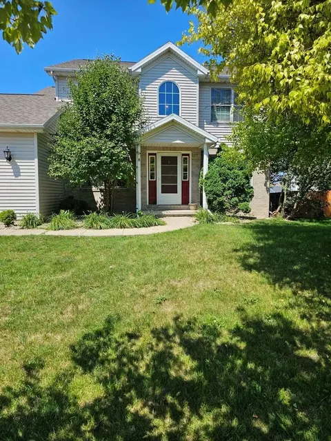 8 Valley Brook Ct, Bloomington, IL 61704