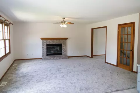 8 Valley Brook Ct, Bloomington, IL 61704 photo 9