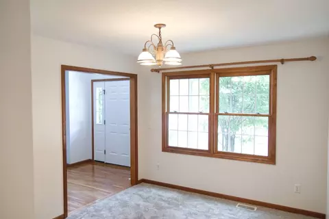 8 Valley Brook Ct, Bloomington, IL 61704 photo 4