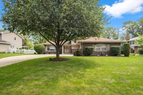 7621 Rohrer Dr, Downers Grove, IL 60516