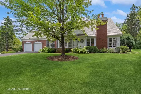 440 Woodward Ct, Lake Forest, IL 60045