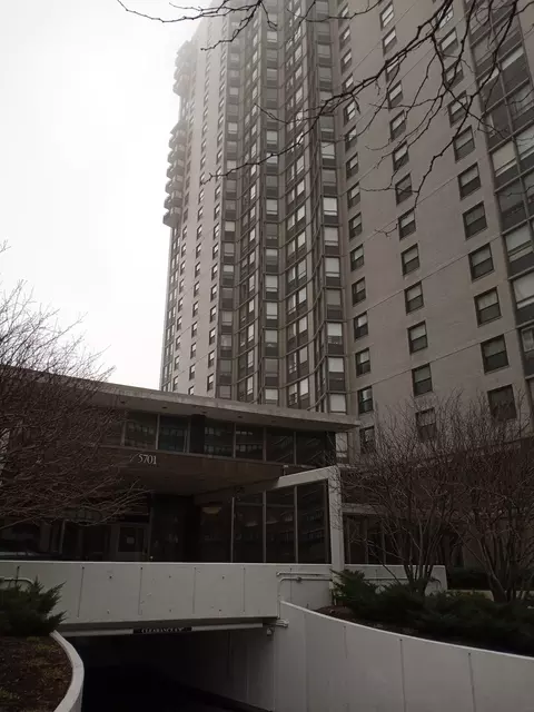 5701 N Sheridan Rd #3M, Chicago, IL 60660
