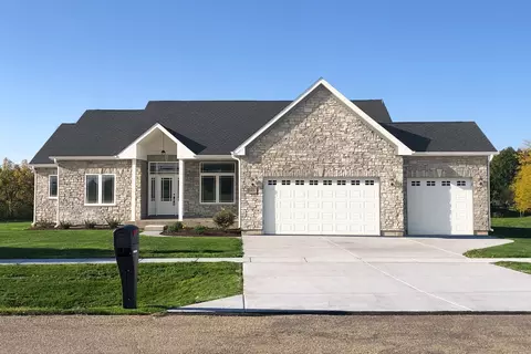 965 Prairie View Dr, Somonauk, IL 60552
