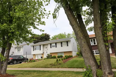 419 N Midlothian Rd, Mundelein, IL 60060