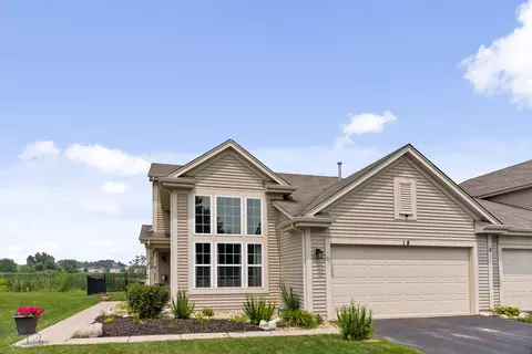 18 Boathouse Rd, Pingree Grove, IL 60140