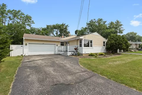 116 Franke Ave, Cary, IL 60013