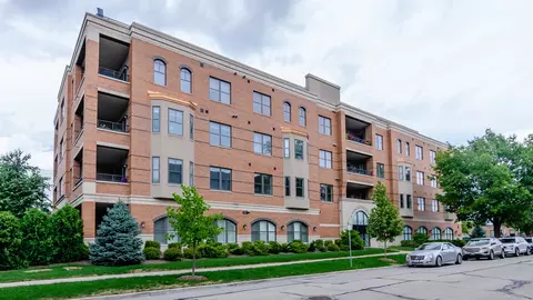 40 S Ashland Ave #4B, La Grange, IL 60525