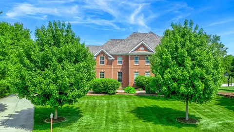 8214 Country Shire Ln, Spring Grove, IL 60081