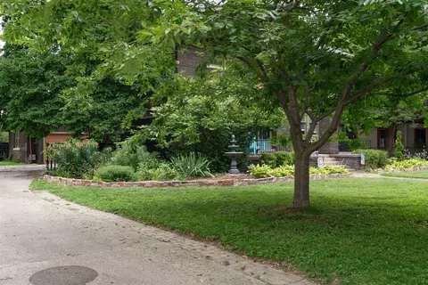1230 E Washington St, Bloomington, IL 61701 photo 33