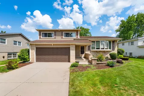 1926 E Camp Mcdonald Rd, Mount Prospect, IL 60056