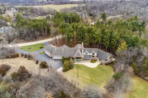 4213 Woodland Holw, Prairie Grove, IL 60012