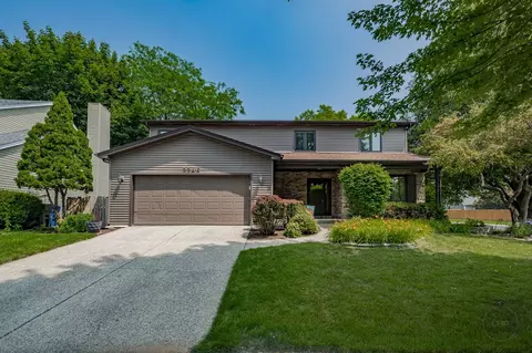 2246 Gleneagles Dr, Naperville, IL 60565