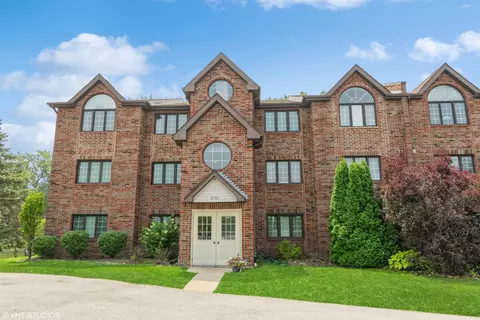 8701 Waterfront Dr #1A, Palos Hills, IL 60465