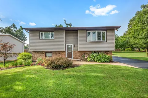 21301 W Danny Ln, Lake Villa, IL 60046
