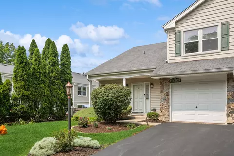 25 W042 Keswick Ln, Naperville, IL 60540