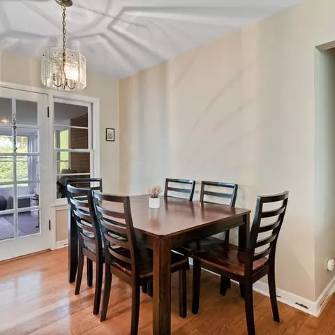 883 Webster Ln, Des Plaines, IL 60016 photo 4