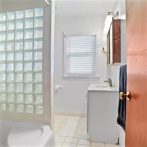 883 Webster Ln, Des Plaines, IL 60016 photo 9