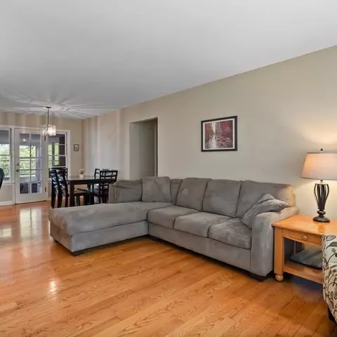 883 Webster Ln, Des Plaines, IL 60016 photo 2