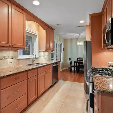 883 Webster Ln, Des Plaines, IL 60016 photo 6