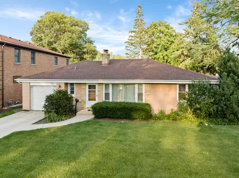 883 Webster Ln, Des Plaines, IL 60016