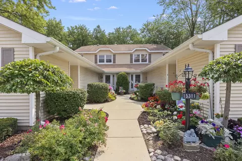 15301 Creekside Dr #B, Oak Forest, IL 60452