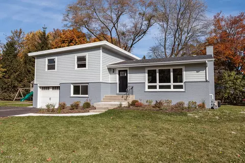 601 Pine St, Deerfield, IL 60015