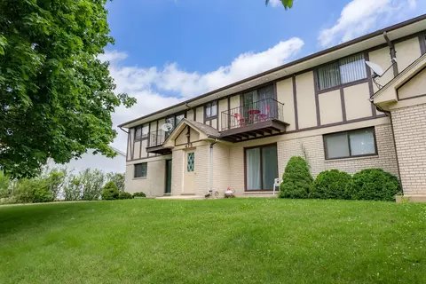 475 S Belmont Ave #4, Elgin, IL 60123