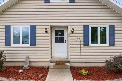 208 E Maple St, Ogden, IL 61859 photo 2