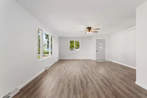208 E Maple St, Ogden, IL 61859 photo 5