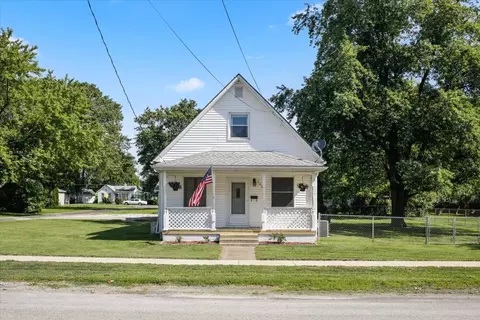 708 W Water St, Farmer City, IL 61842
