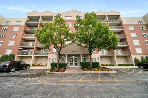 7400 Lincoln Ave #607, Skokie, IL 60076