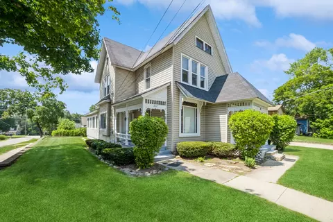 227 N Washington St, Carpentersville, IL 60110