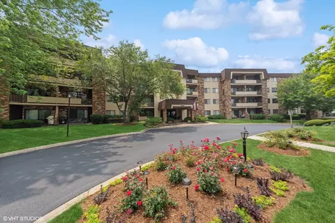 3350 N Carriageway Dr #104, Arlington Heights, IL 60004