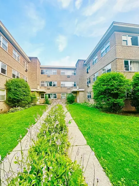 4643 Main St #2D, Skokie, IL 60076